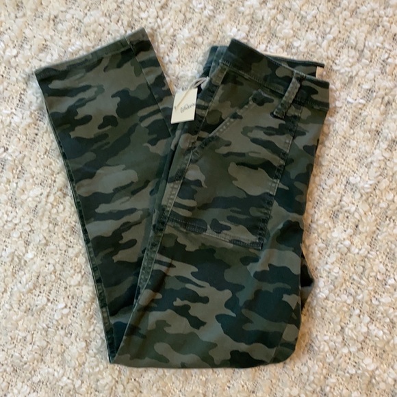 NWT Universal Thread High Rise Slim Straight Camo Jeans Sz 0/25 - Picture 4 of 8
